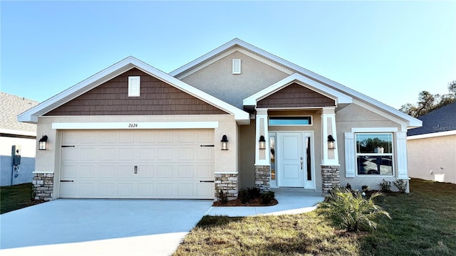 craftsman house featuring a garage