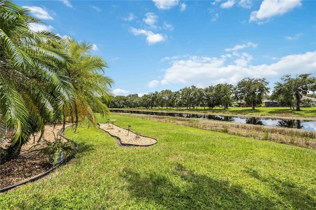 view of yard featuring a water view