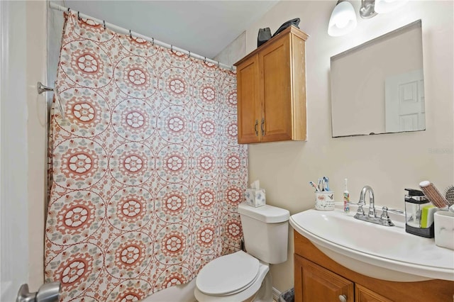 bathroom with a shower with curtain, toilet, and vanity