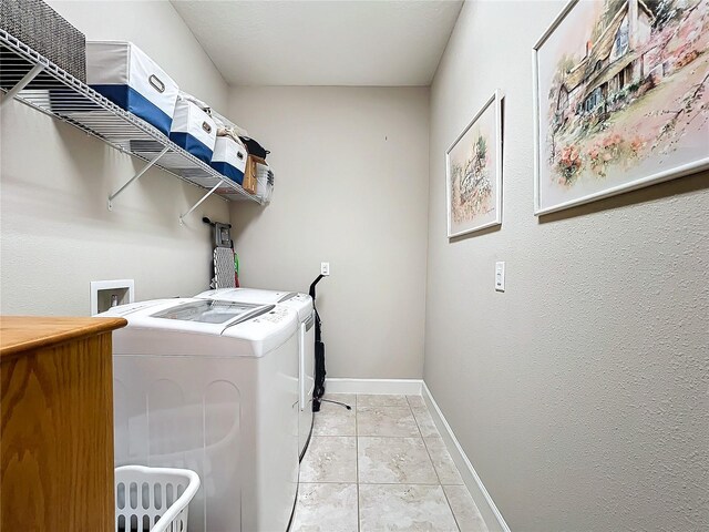 washroom with light tile patterned floors and independent washer and dryer