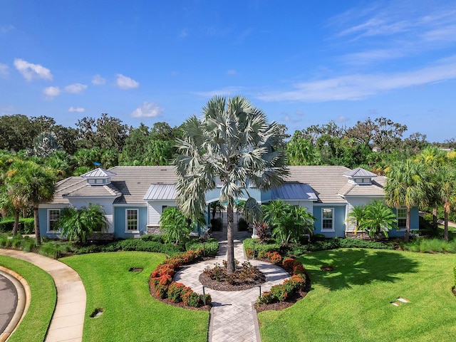 ranch-style home featuring a front lawn