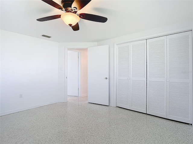 unfurnished bedroom featuring ceiling fan and a closet