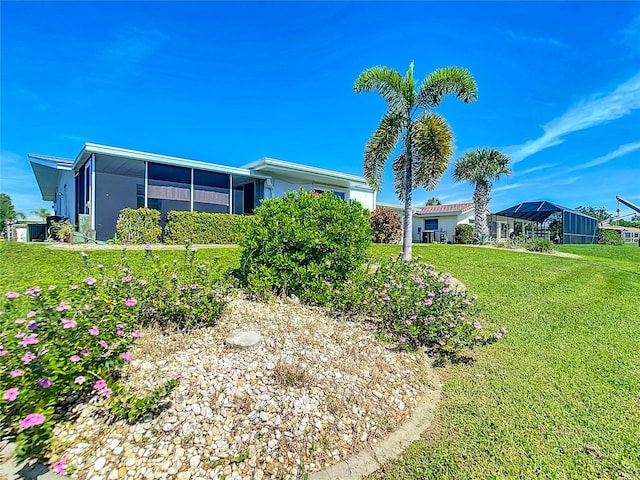 view of front facade featuring a front yard