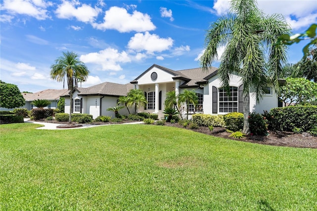 single story home with a front lawn