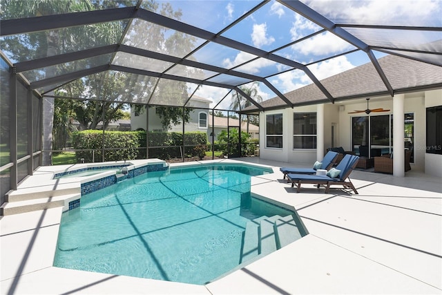 view of swimming pool featuring an in ground hot tub, a patio area, ceiling fan, and a lanai