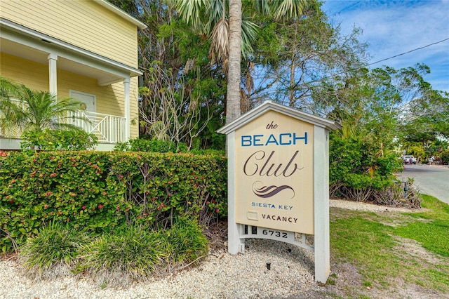 view of community / neighborhood sign