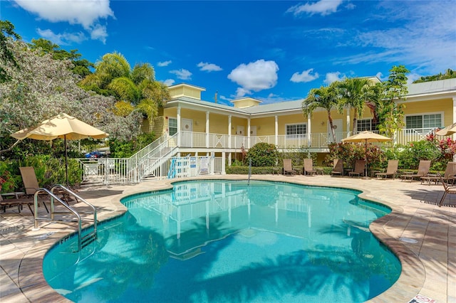 view of swimming pool featuring a patio