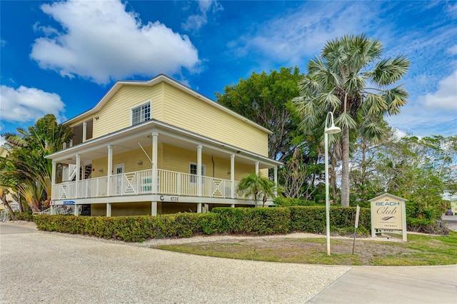 view of front of house featuring a porch