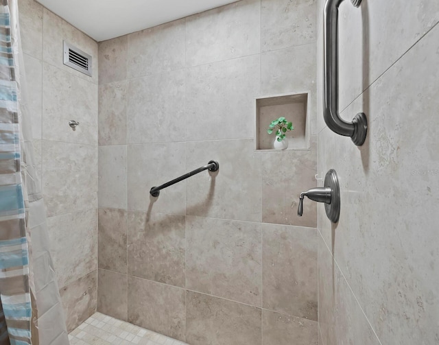 bathroom featuring tiled shower