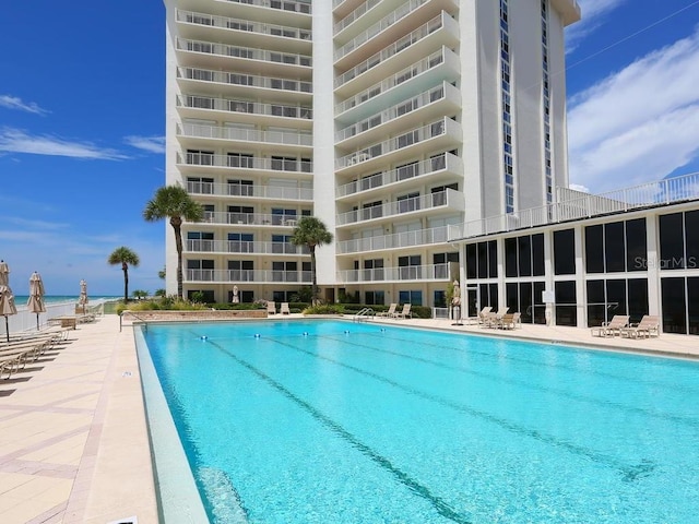 view of swimming pool