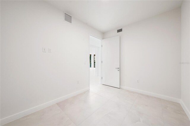 spare room featuring light tile patterned flooring