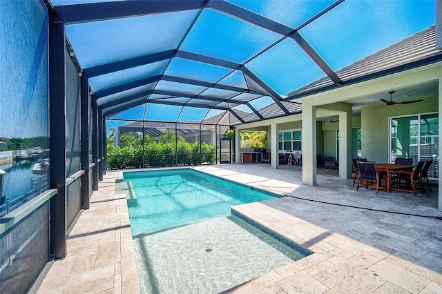 view of swimming pool with a lanai, ceiling fan, and a patio area