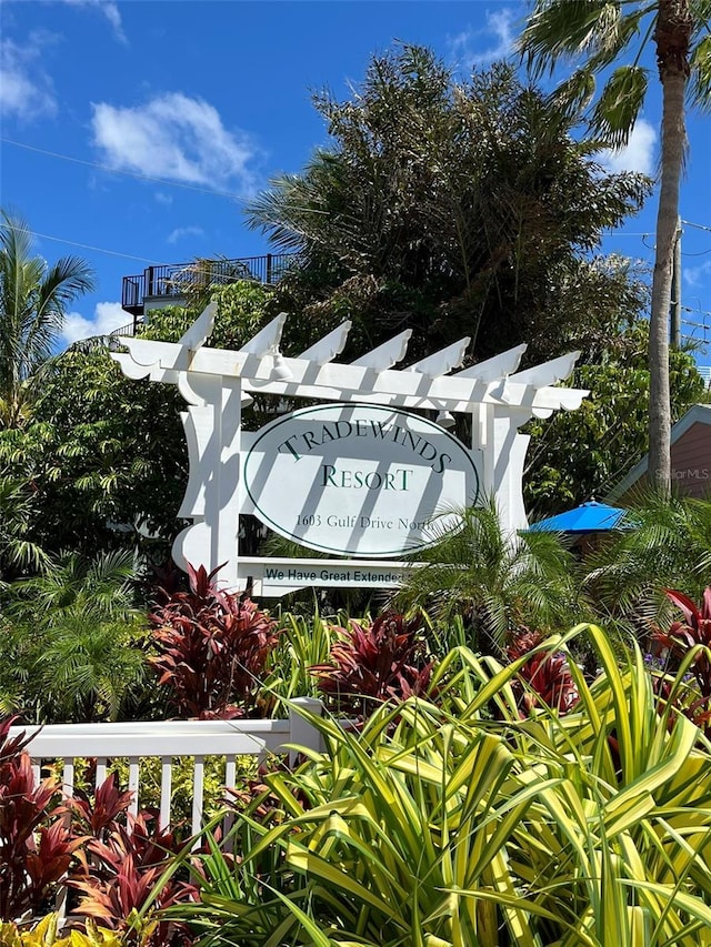 view of community / neighborhood sign