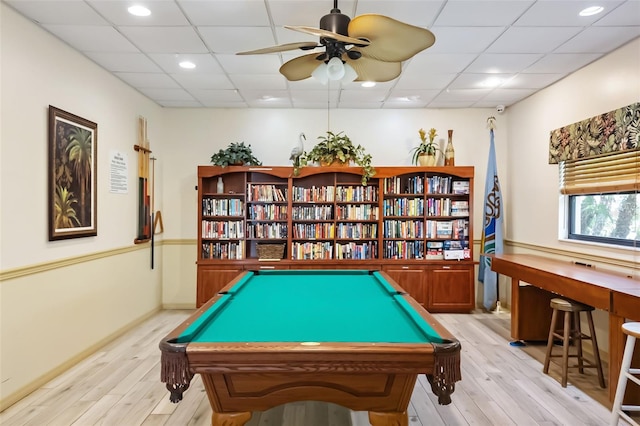 recreation room featuring light wood-type flooring, billiards, and ceiling fan