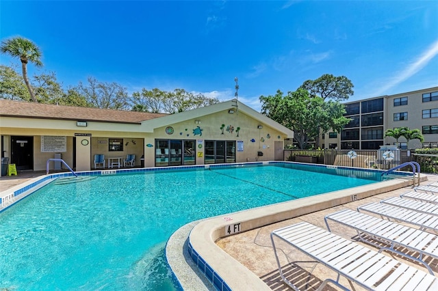 view of swimming pool