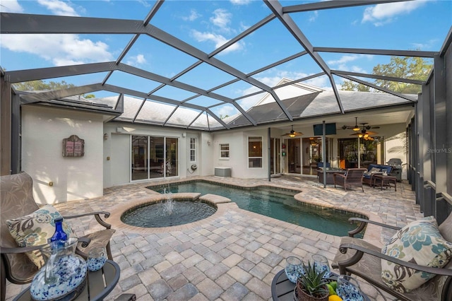 outdoor pool with a lanai, a jacuzzi, a ceiling fan, and a patio