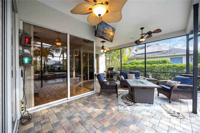 4532 Shark Dr, Bradenton, FL 34208 - sunroom featuring outdoor lounge area and a ceiling fan