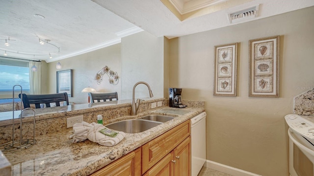 kitchen featuring a textured ceiling, white appliances, a sink, visible vents, and crown molding