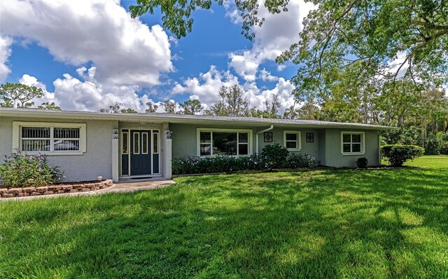 single story home featuring a front lawn