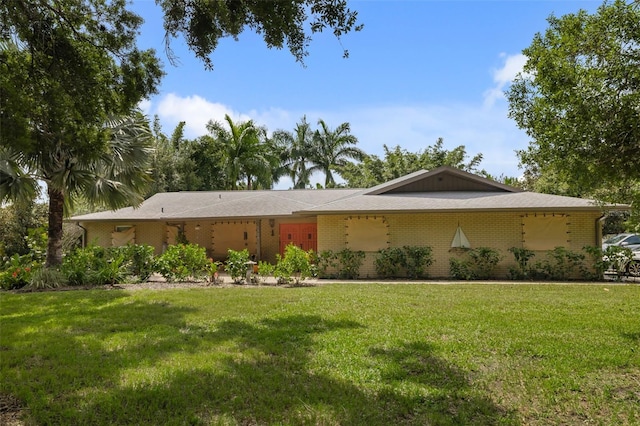 view of front of house with a front lawn