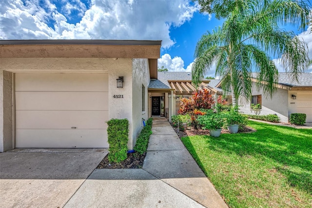 view of front of house featuring a front yard and a garage