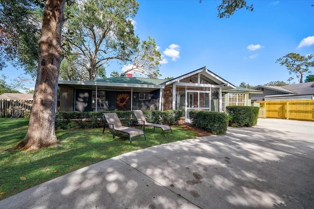 view of front of property with a front lawn