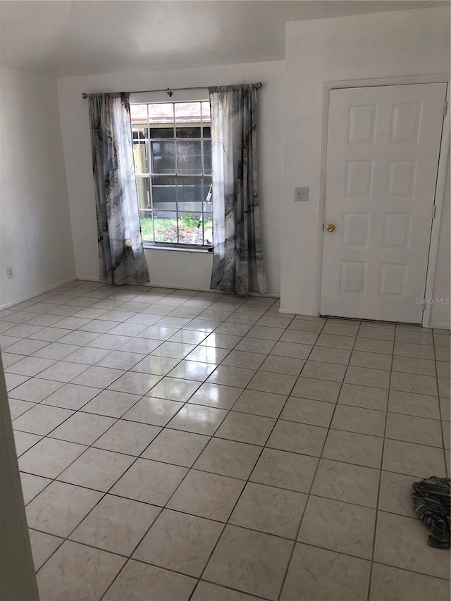 empty room featuring light tile patterned floors