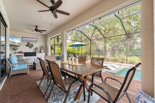 sunroom / solarium featuring ceiling fan and a pool