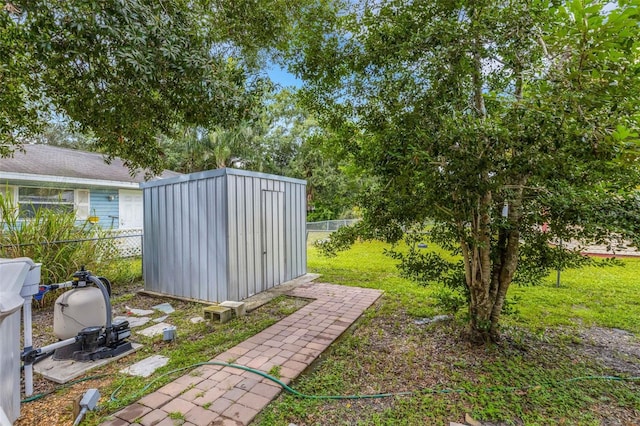 view of yard featuring a storage shed