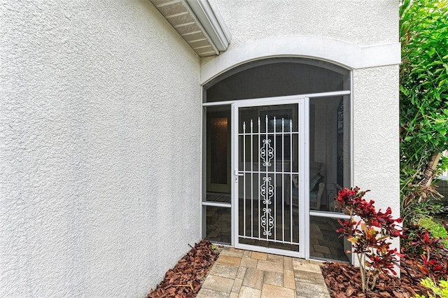 entrance to property with stucco siding