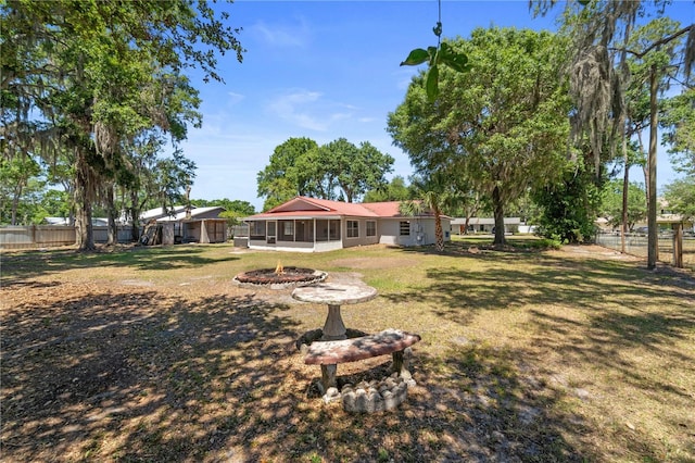 3240 Flamingo Ln, Mulberry, FL 33860 - fenced backyard featuring a sunroom and an outdoor fire pit