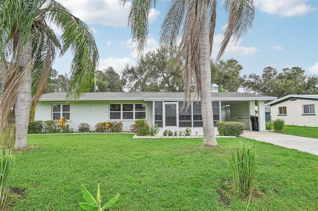 single story home with a front lawn