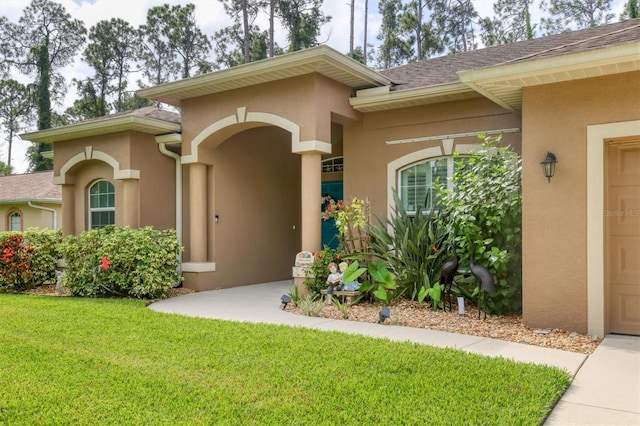 view of front of home featuring a front yard