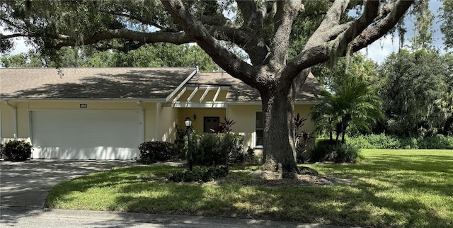 view of front of house featuring a front yard and a garage