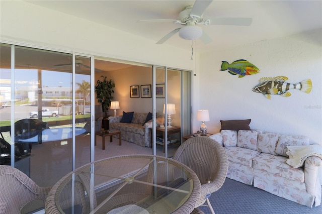 sunroom with ceiling fan