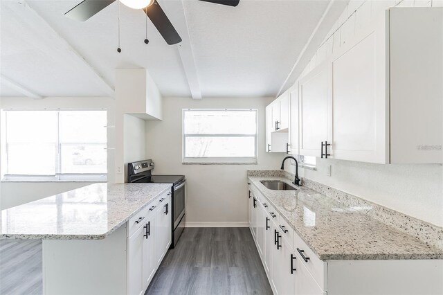 kitchen with stainless steel electric range, ceiling fan, kitchen peninsula, and sink