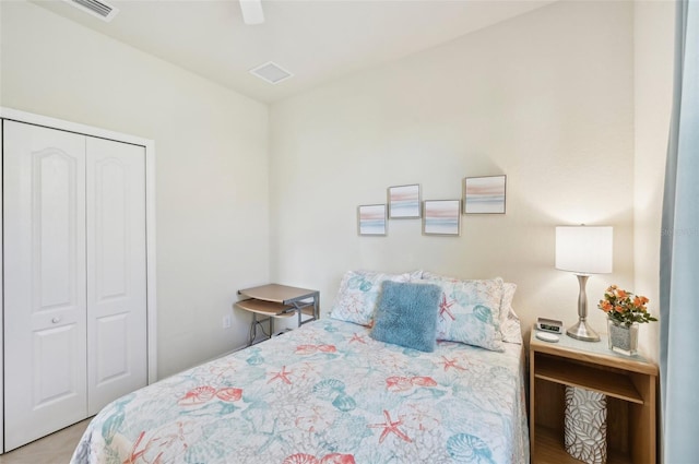 bedroom with a ceiling fan, visible vents, and a closet