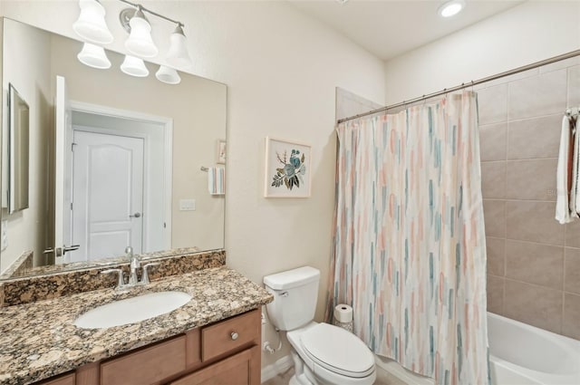 full bath with shower / tub combo with curtain, vanity, and toilet