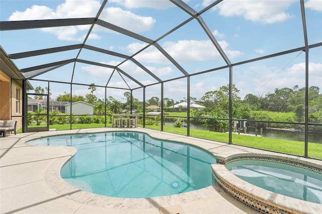 view of pool featuring a lanai, an in ground hot tub, a lawn, and a water view