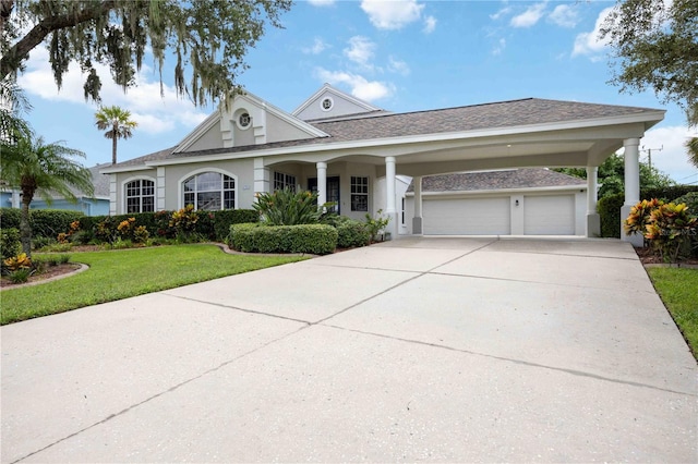 view of front of home featuring a carport and a front lawn