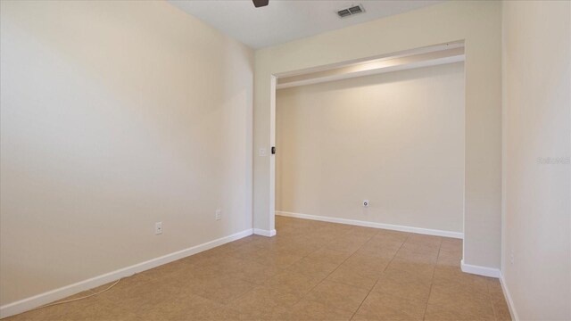 empty room featuring ceiling fan