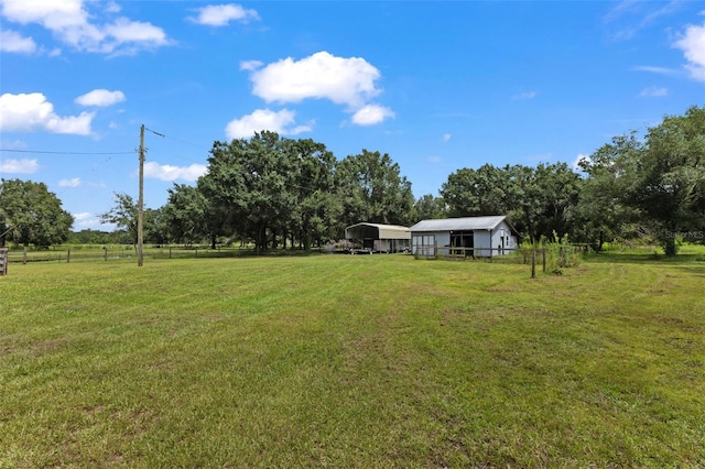 view of yard featuring a rural view