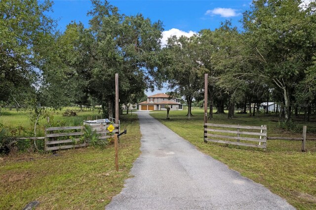 view of property's community featuring a lawn