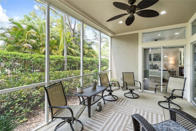 sunroom with ceiling fan