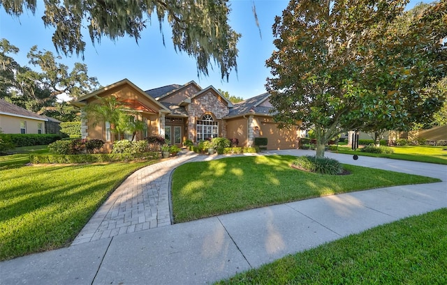 view of front of home featuring a front yard