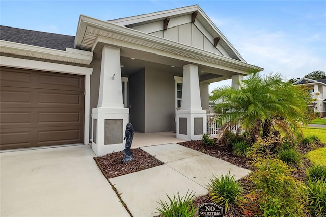 view of front of house with covered porch and a garage