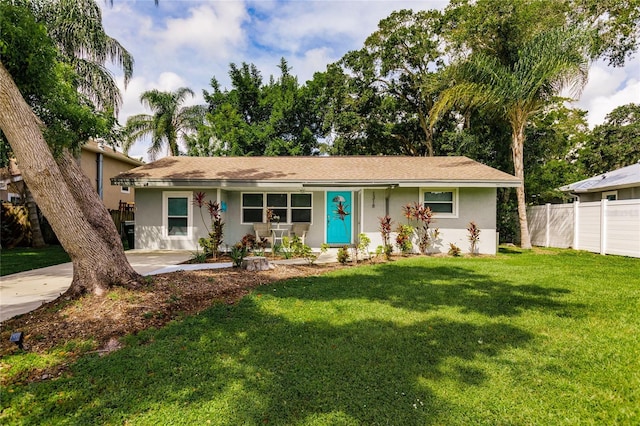 single story home featuring a front lawn