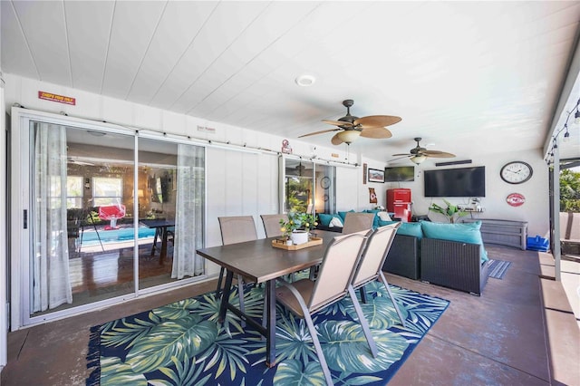 sunroom featuring ceiling fan