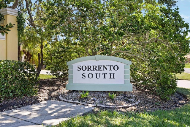 view of community / neighborhood sign