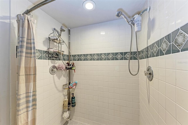 bathroom featuring curtained shower